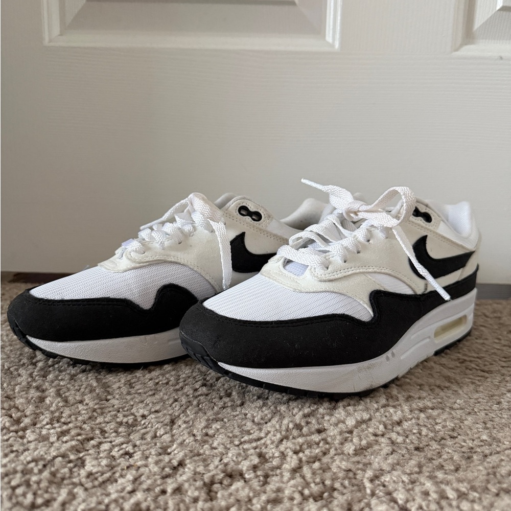 Nike AirMax Sneakers